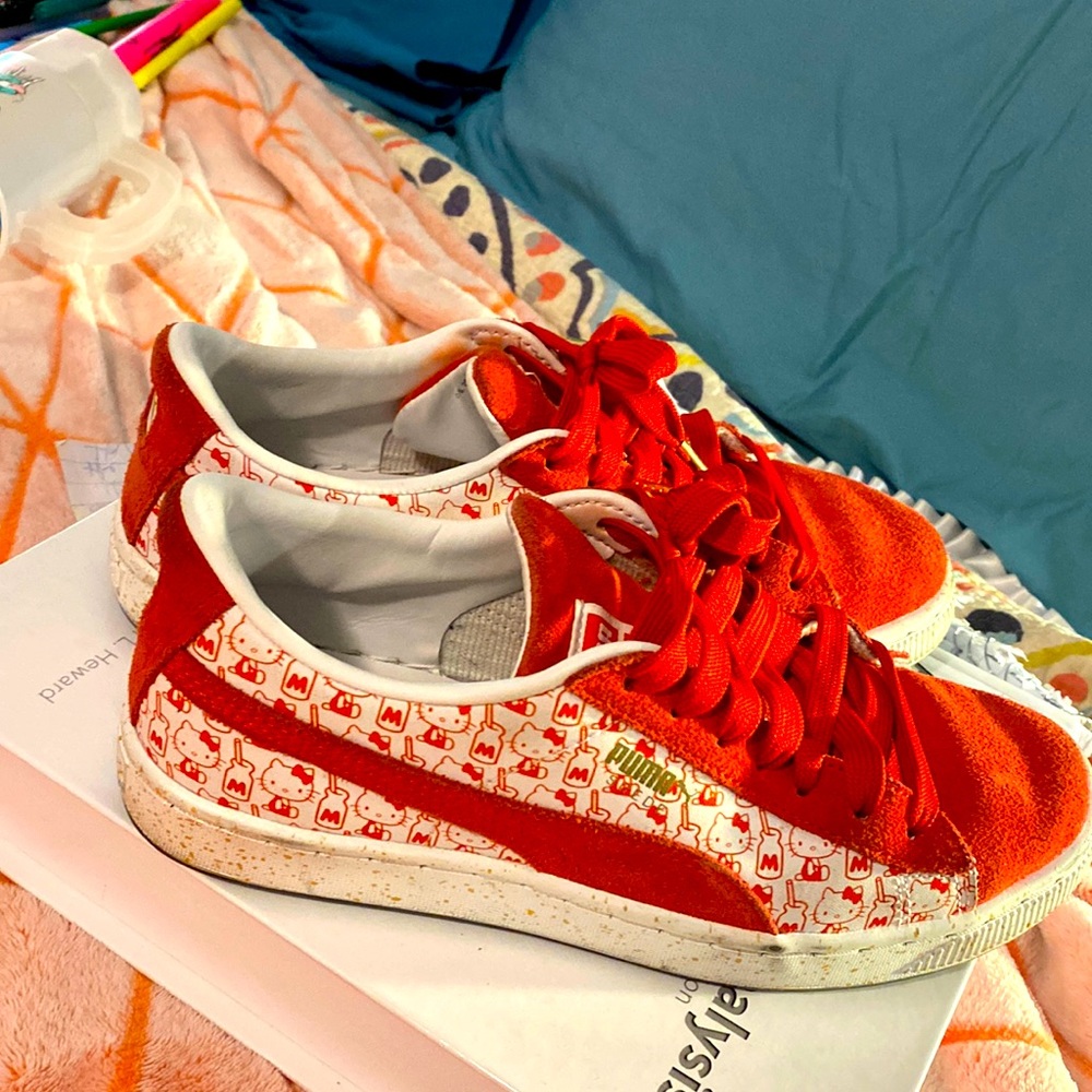 Hello kitty pumas